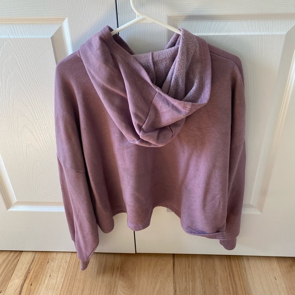 Loose Cropped Under Armour Hoodie - Picture 2 of 3